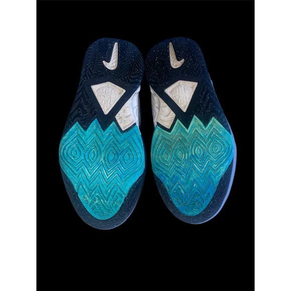 Nike Kyrie Flytrap 5 Athletic Shoes Gray Black Youth Size 7Y - Picture 5 of 6